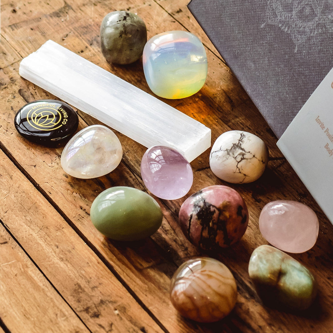 Crystal Discovery Collection – 10 Gemstones, Selenite Charging Bar & Protection Keepsake