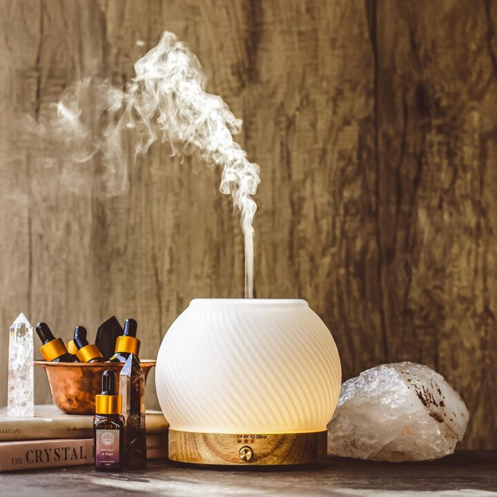Frosted Swirl Glass & Bamboo Aroma Diffuser – 400ml